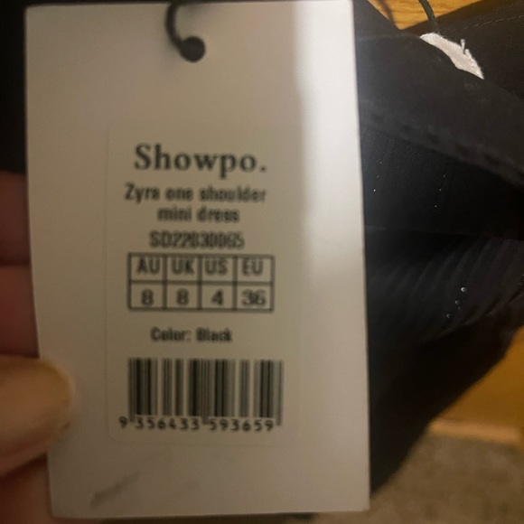 One sleeve wedding guest dress - Picture 4 of 4